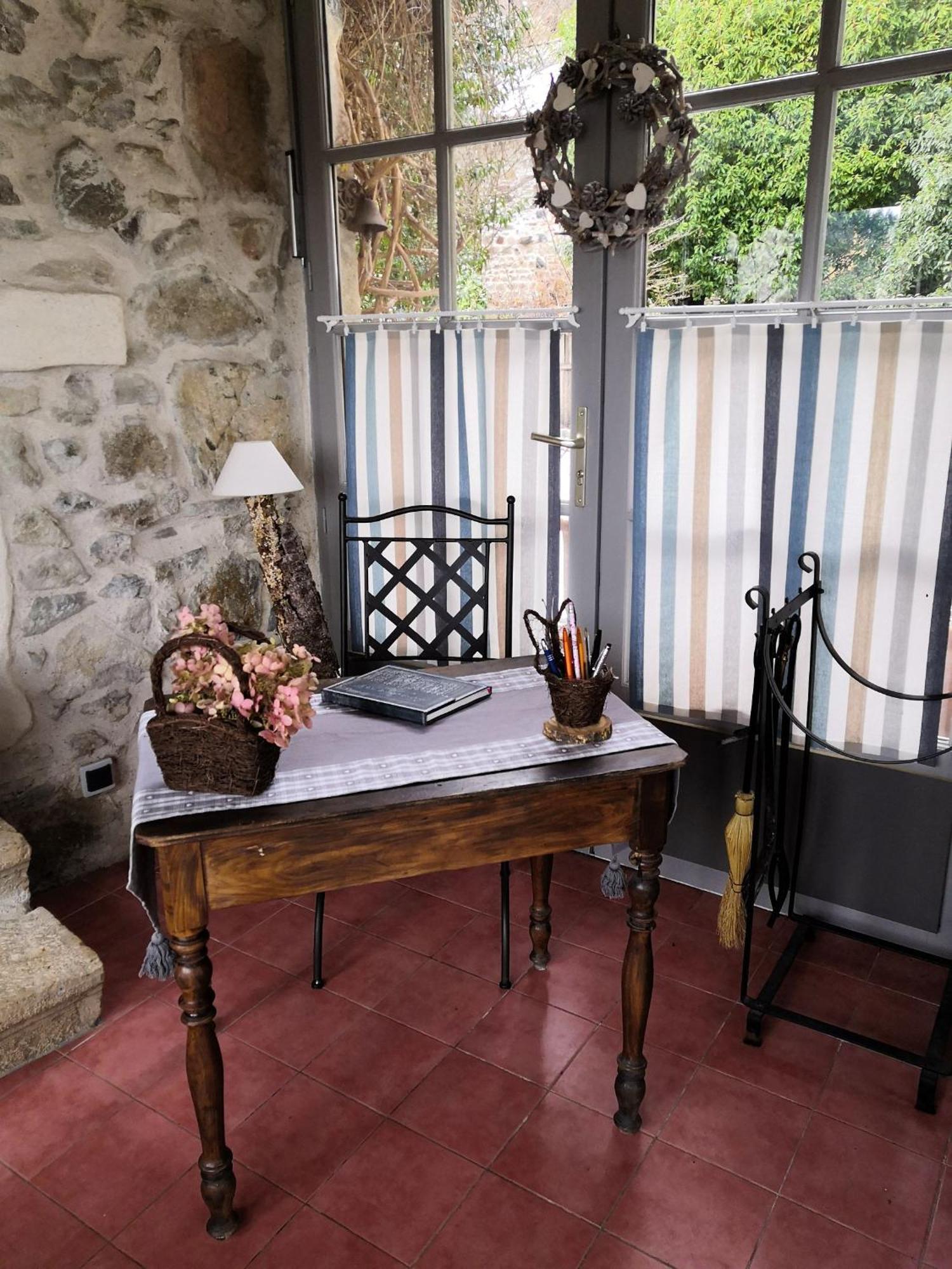 Gite du Hameau D'Amignié Vernay Exterior foto